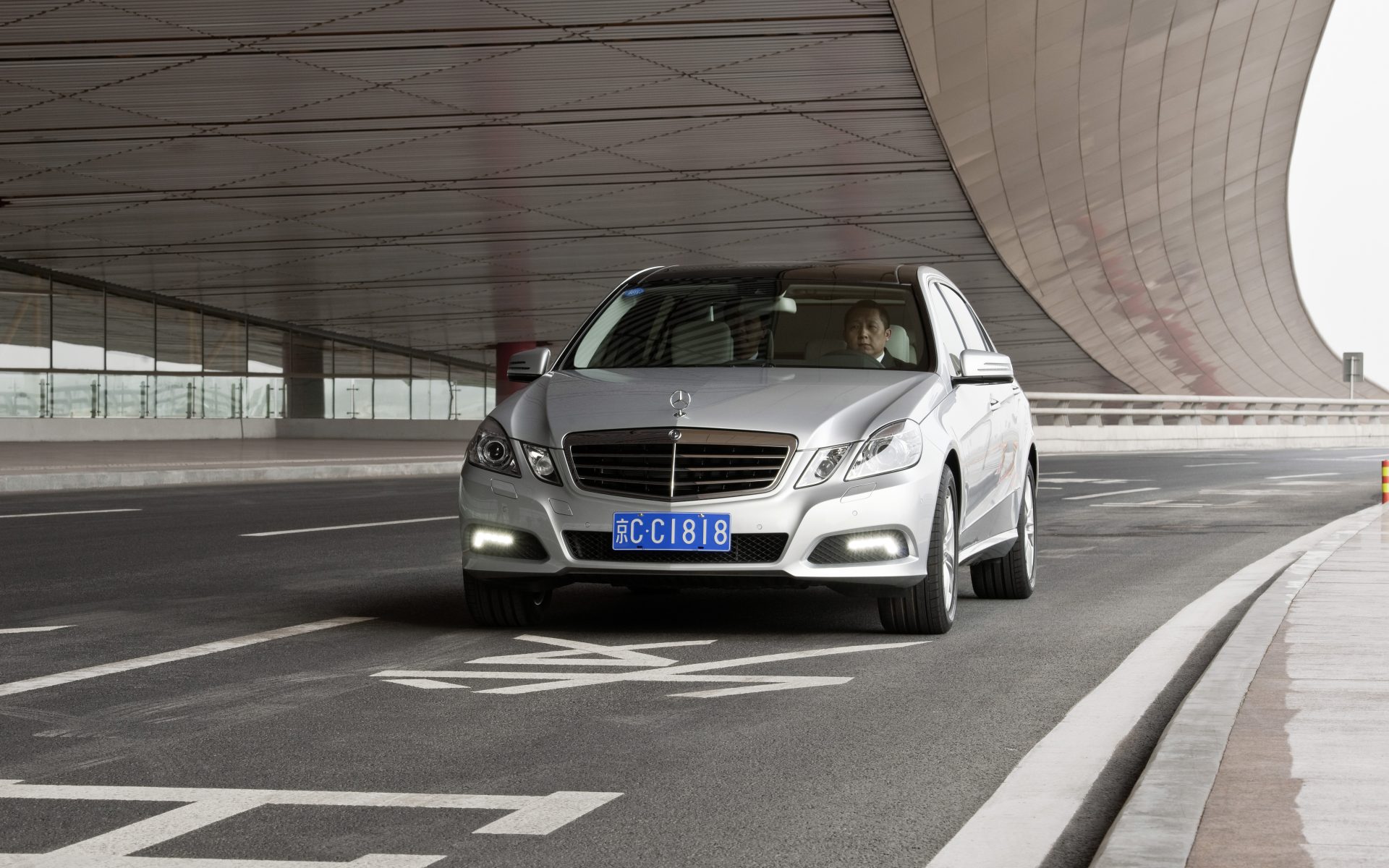 2010_E-Class_E300L_10