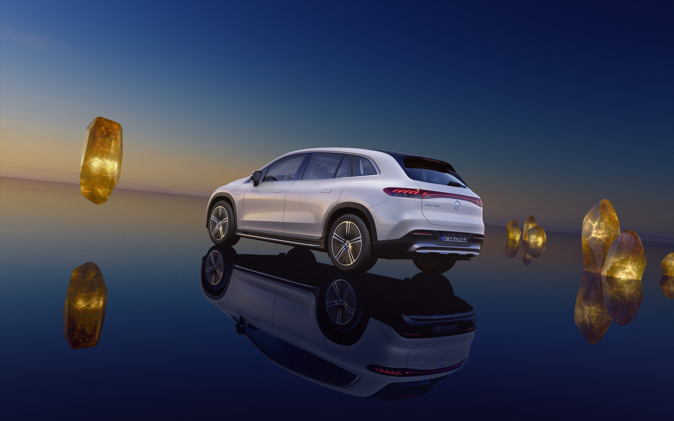 2022_eqs-suv_x296_11