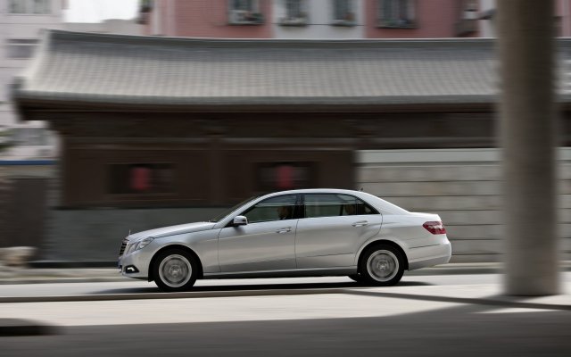 2010_E-Class_E300L_6