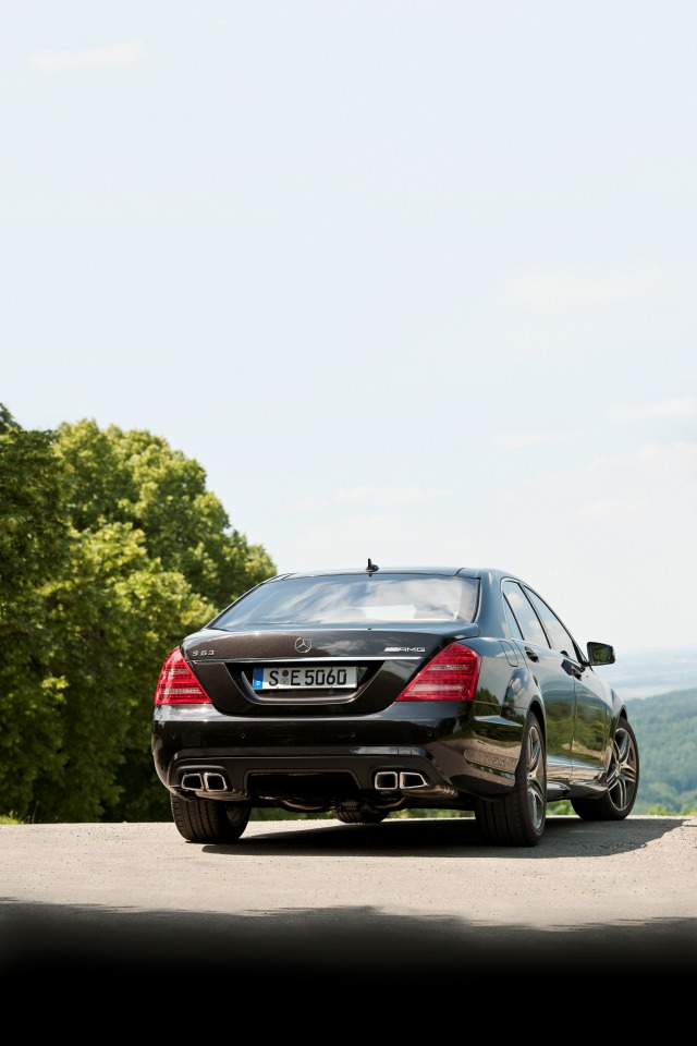 2010_S63AMG_iPhone_wall-01