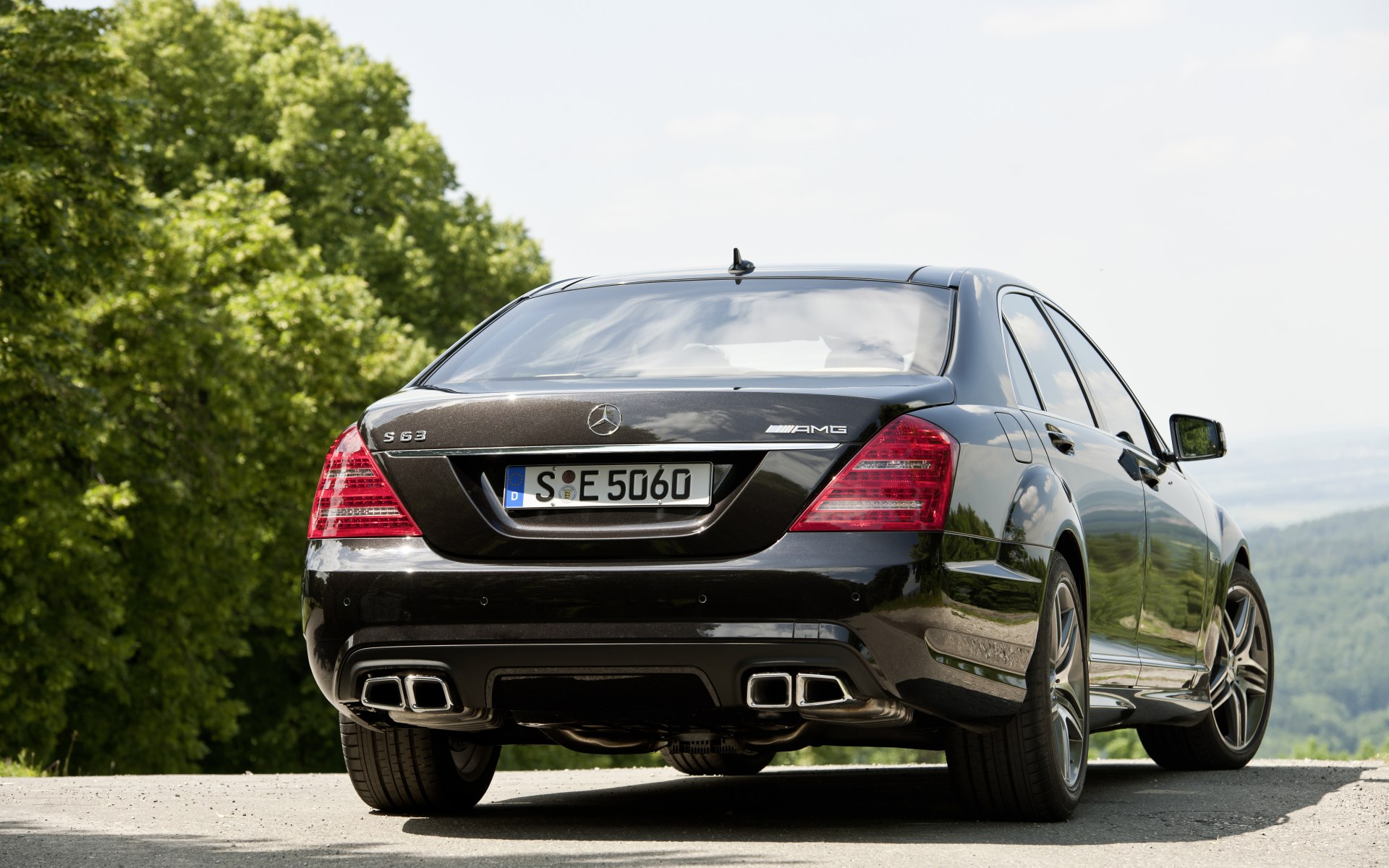 2011_S-Class_S63AMG_17