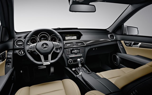 2011_C63AMG_02