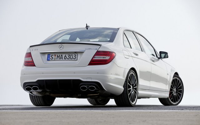 2011_C63AMG_06