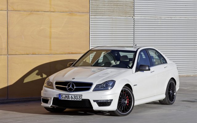 2011_C63AMG_09