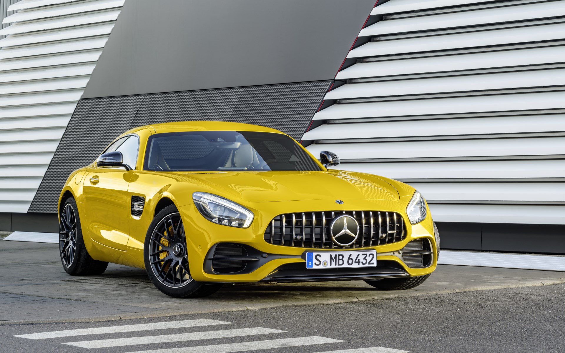 2017_amg-gt-s_3