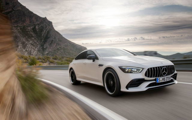 2018_amg_gt_4-door_coupe_x290_01