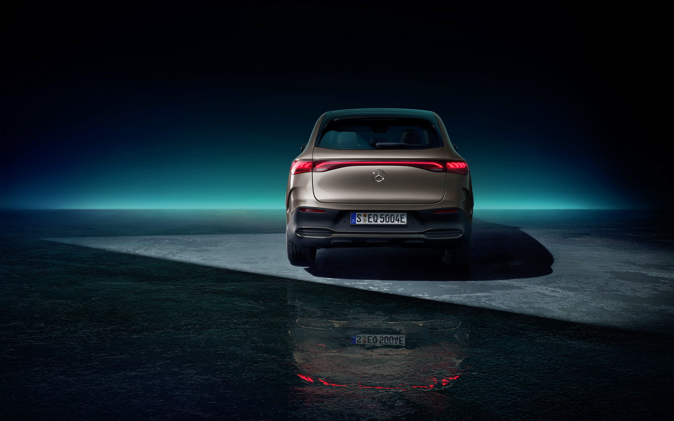 2022_eqe-suv_night-package_4